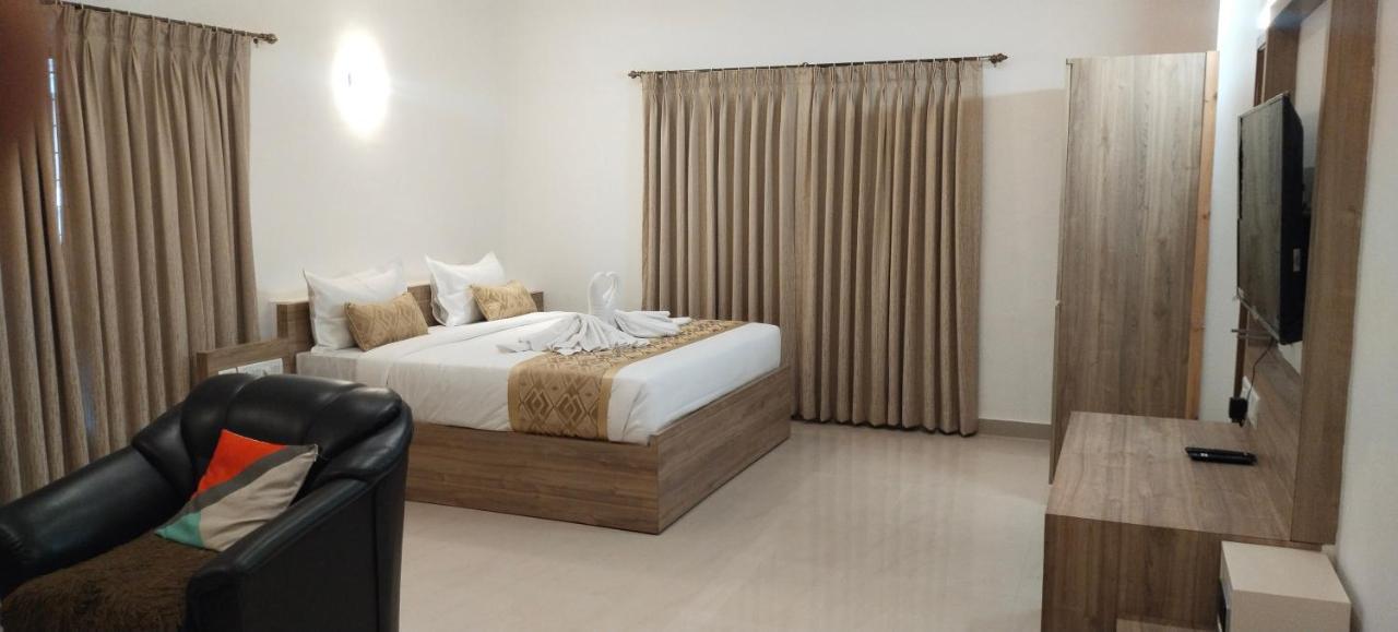 Doves-Kohinoor Exotica Hotel โลนาวาลา ภายนอก รูปภาพ